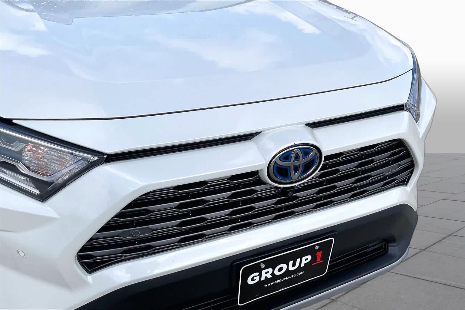 Used 2021 Blizzard Pearl Toyota Hybrid Limited image 30