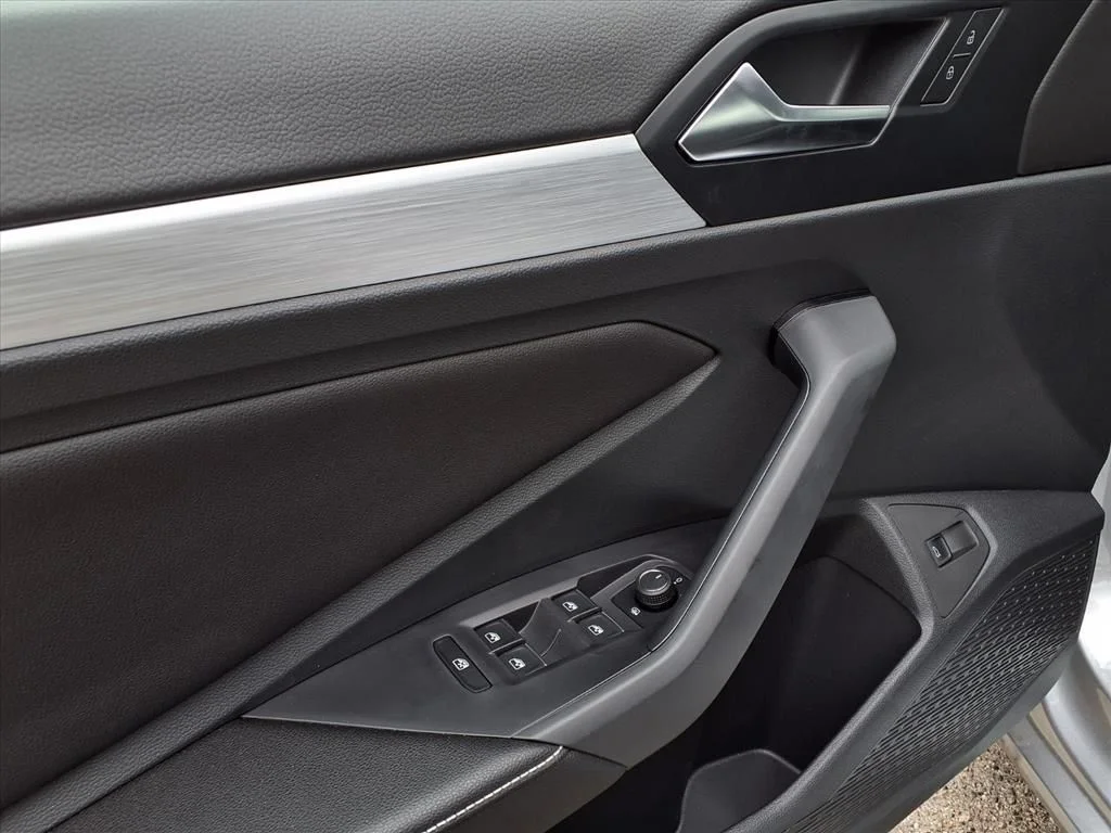 2025 Volkswagen Jetta Sport - Photo 17