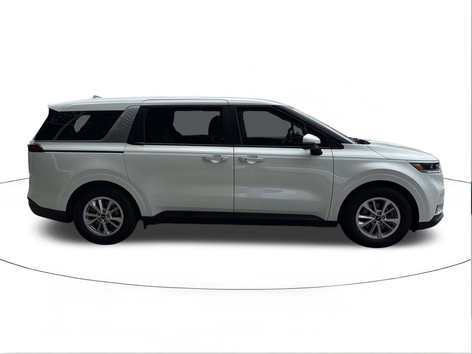 Used 2024 Snow White Pearl Kia LX image 2