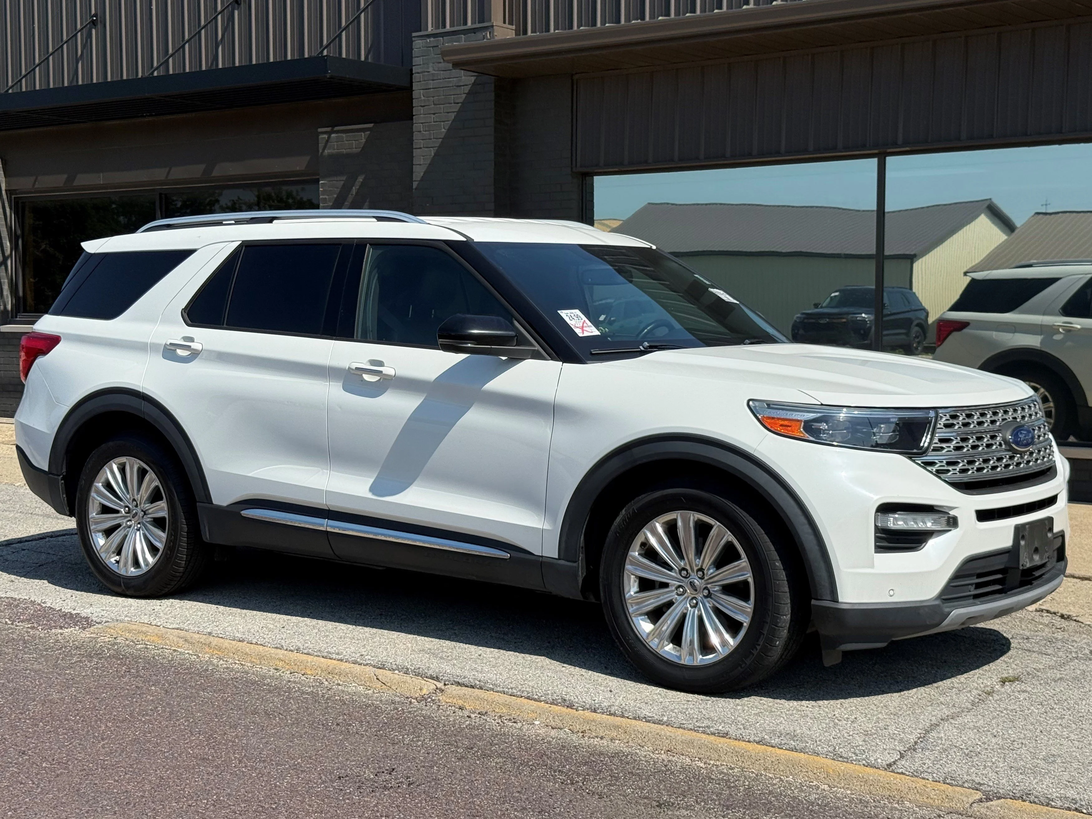 Used 2020 White Metallic Ford Limited image 3