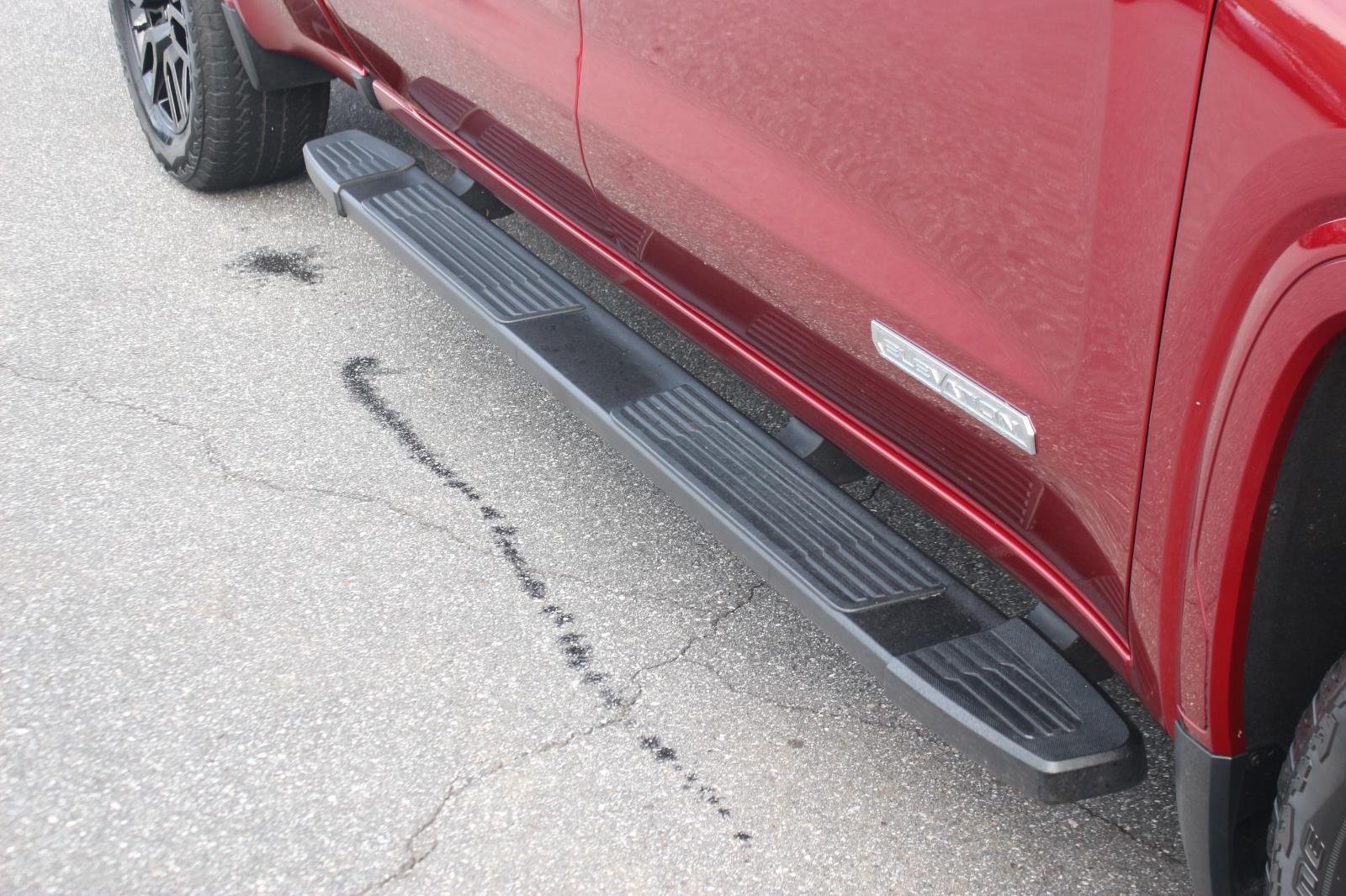 Used 2023 Volcanic Red Tintcoat GMC Elevation image 10
