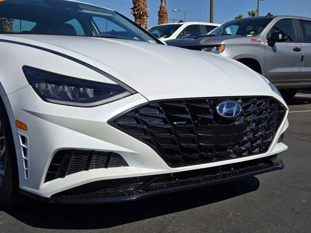 Used 2021 Quartz White Hyundai SEL image 8