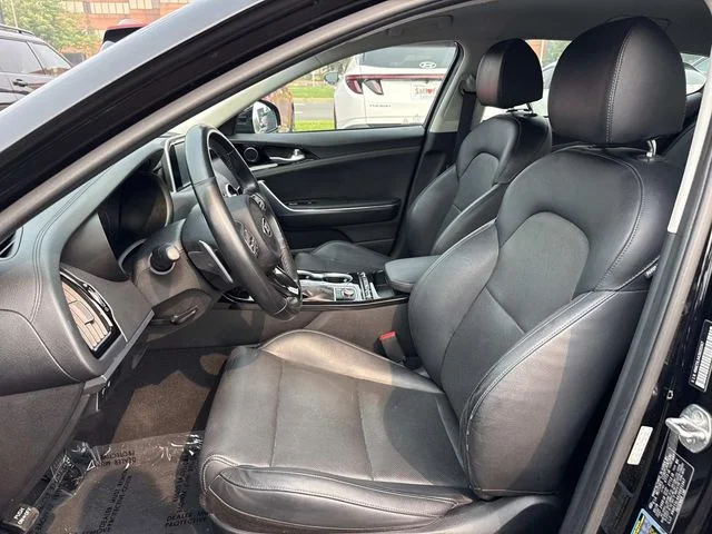 Used 2018 Black Kia  image 13