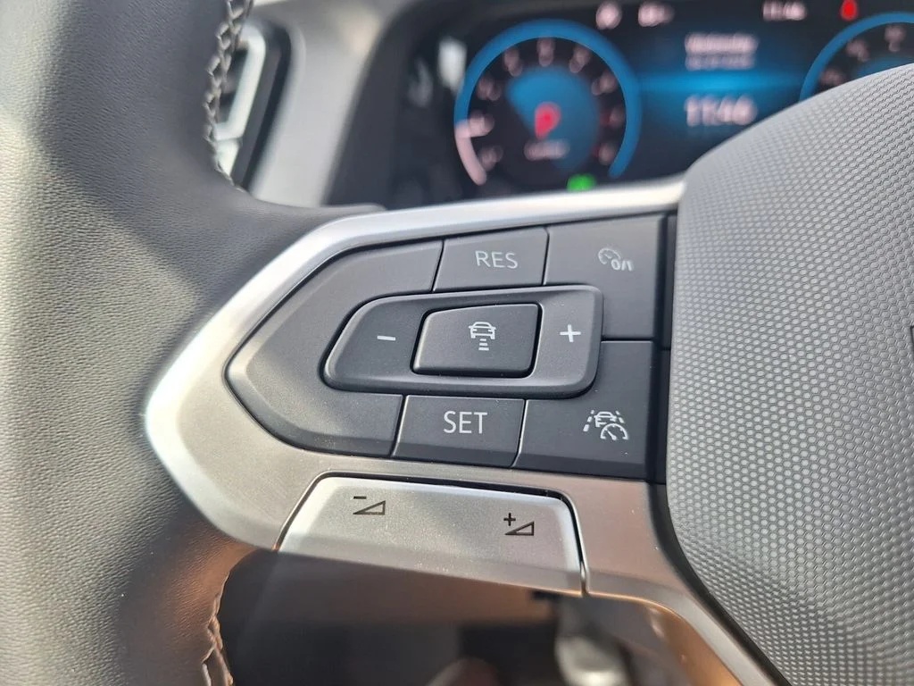 New 2026 Black Volkswagen 2.0T SE w/Technology image 13