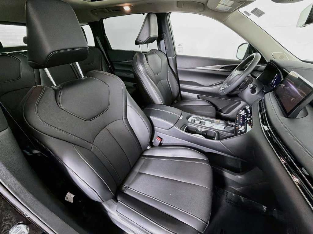 Used 2026 Mineral Black INFINITI LUXE image 31