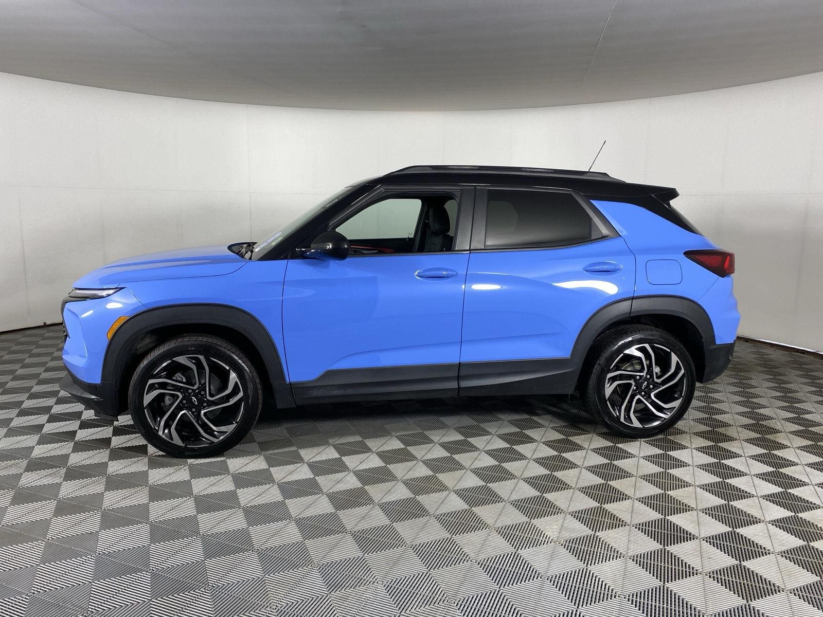 Used 2024 Fountain Blue Chevrolet RS image 4
