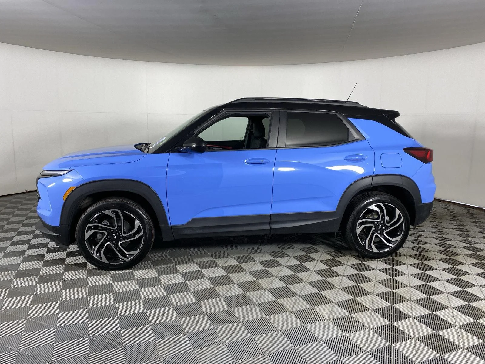 Used 2024 Fountain Blue Chevrolet RS image 4