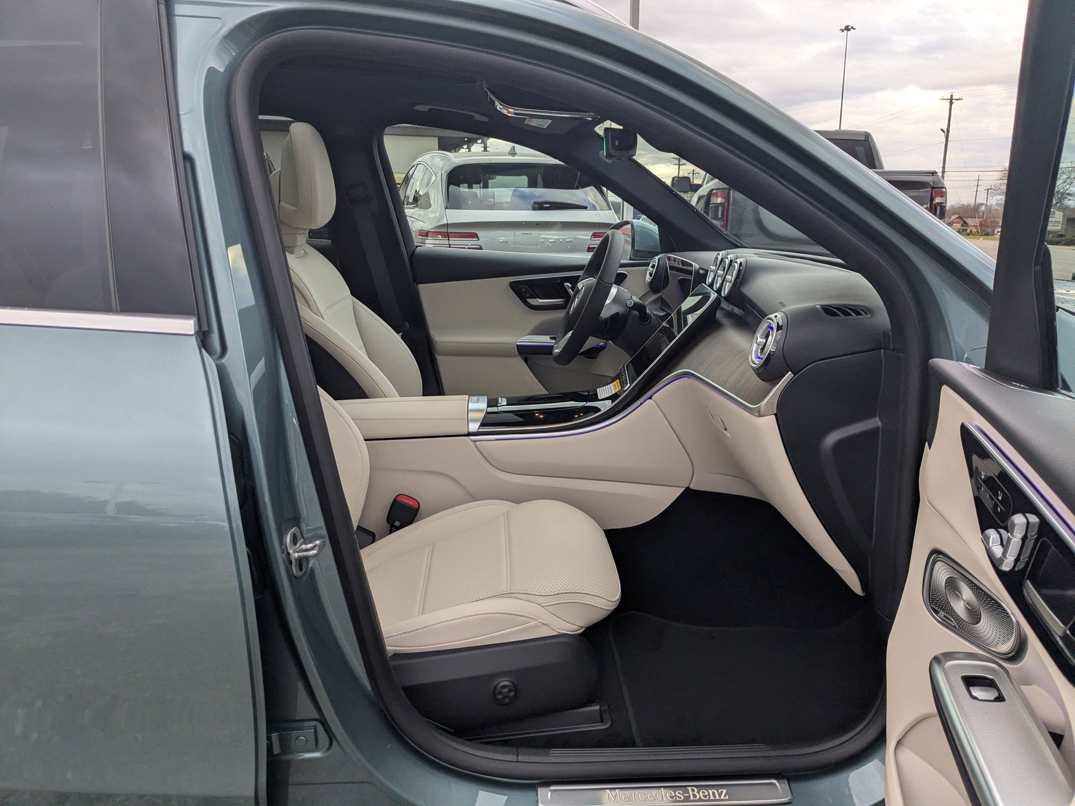 New 2026 Verde Silver Metallic Mercedes-Benz GLC 300 image 70