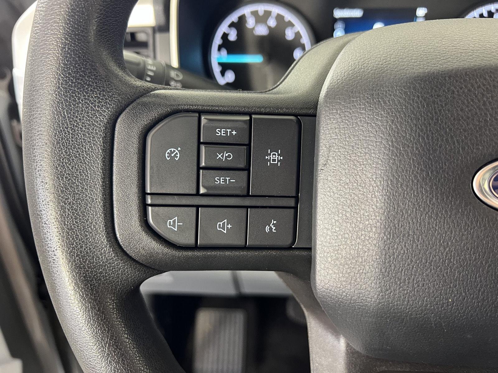 Used 2022 Iconic Silver Ford XLT image 9
