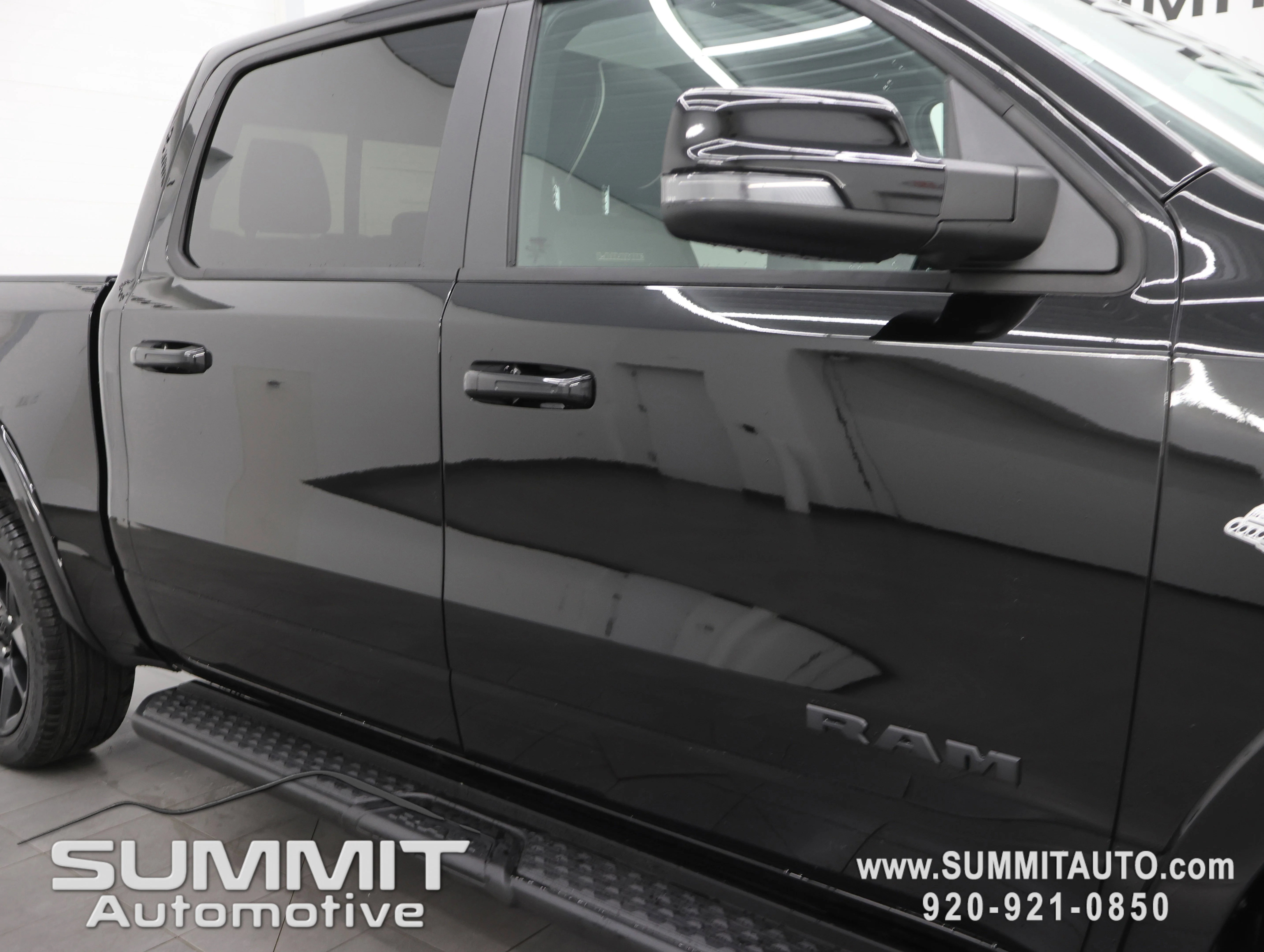 New 2026 Diamond Black Crystal Pearl-Coat Exterior Paint RAM Laramie image 26