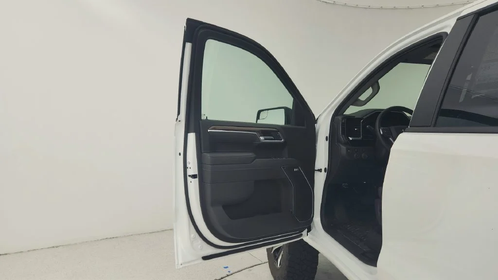 New 2026 Summit White Chevrolet RST image 19