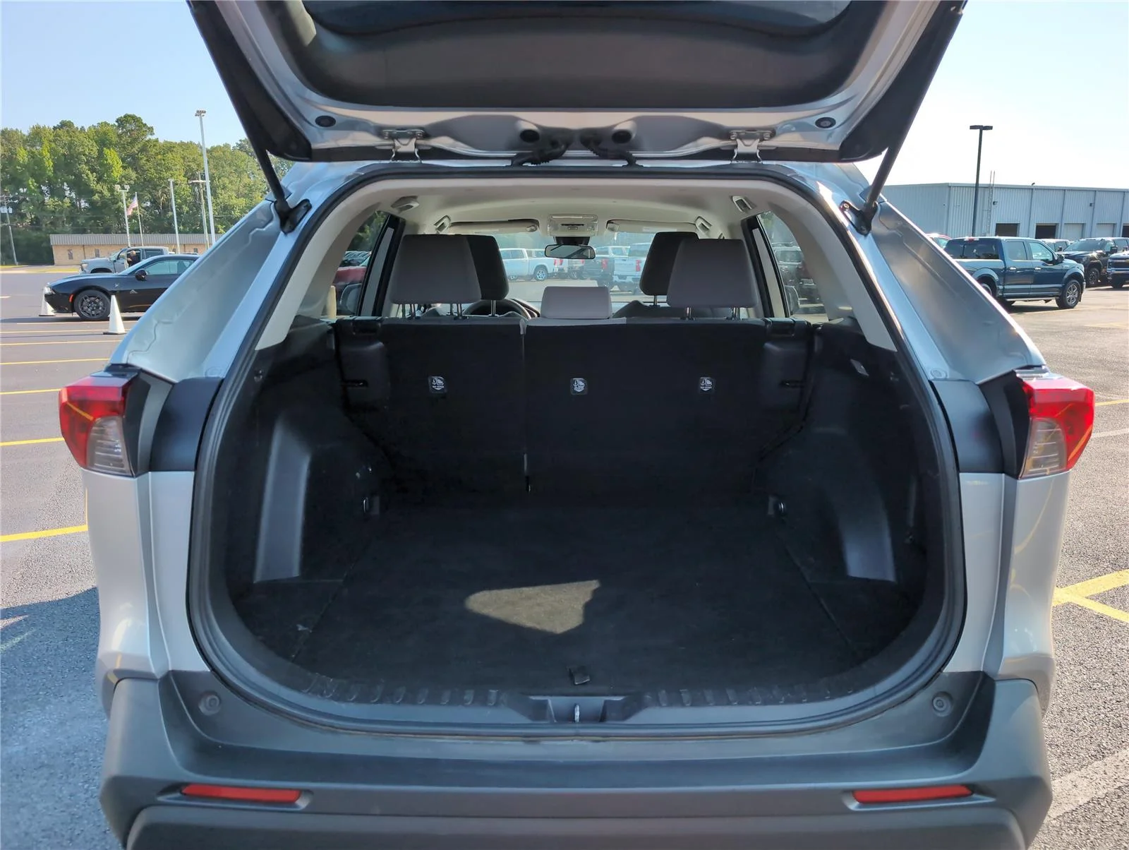 Used 2020 Silver Sky Metallic Toyota XLE image 6