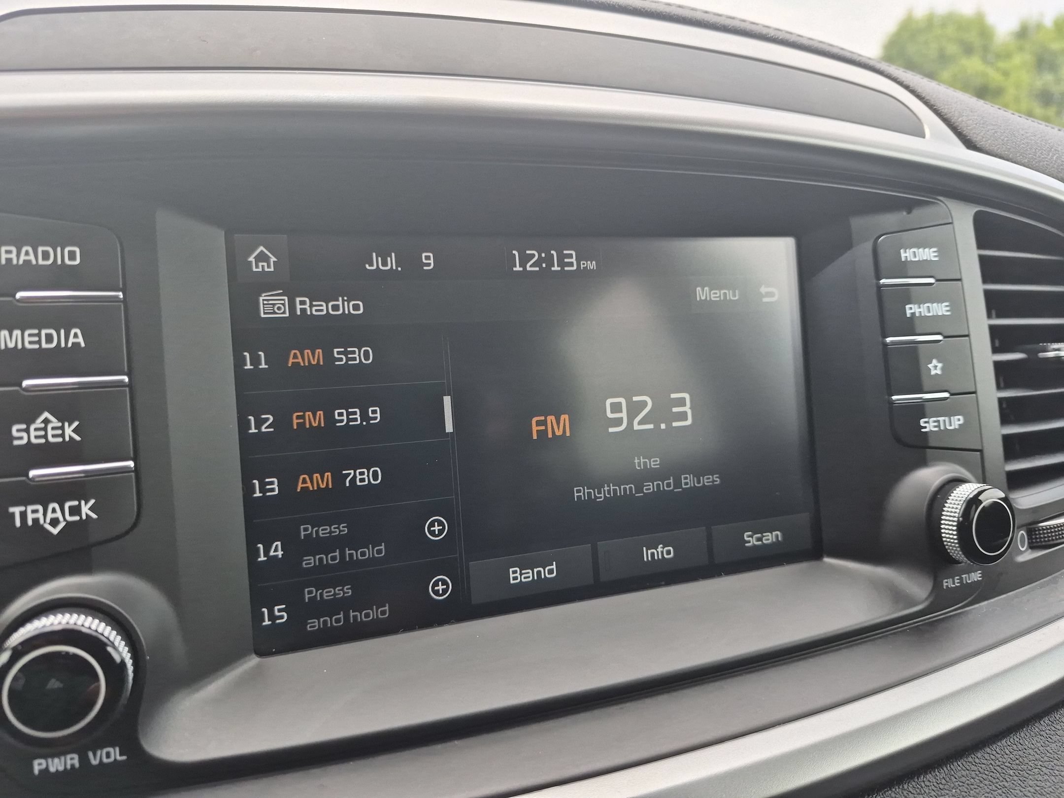 Used 2019 Sangria Kia LX image 17