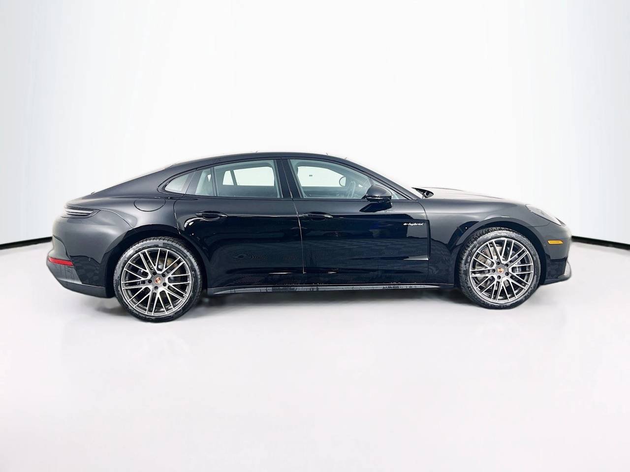 2026 Porsche Panamera 4 E-Hybrid - Photo 8