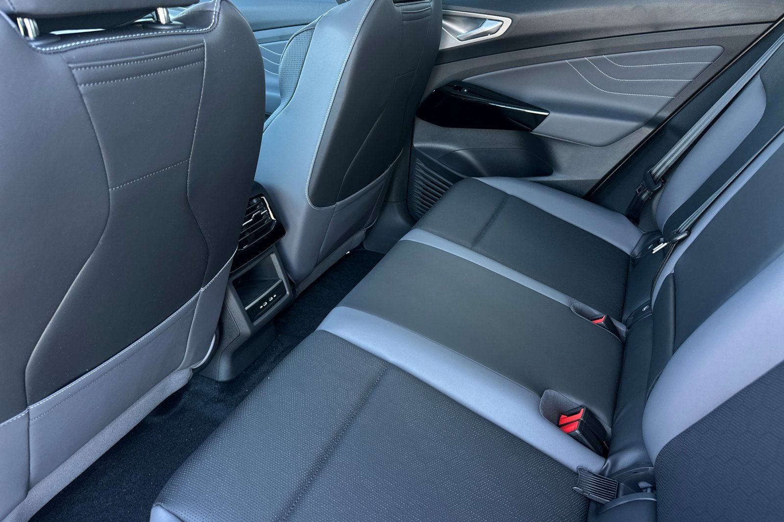 New 2026 Silver Mist Metallic Volkswagen Pro S image 12
