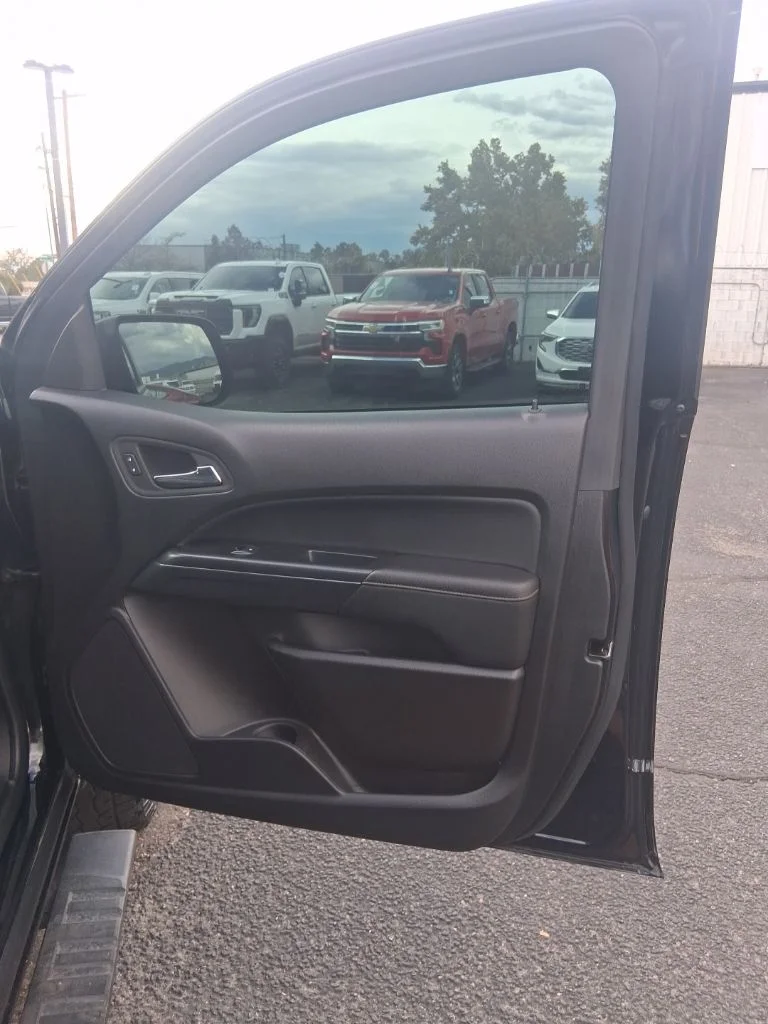Used 2022 Black GMC AT4 w/Leather image 10