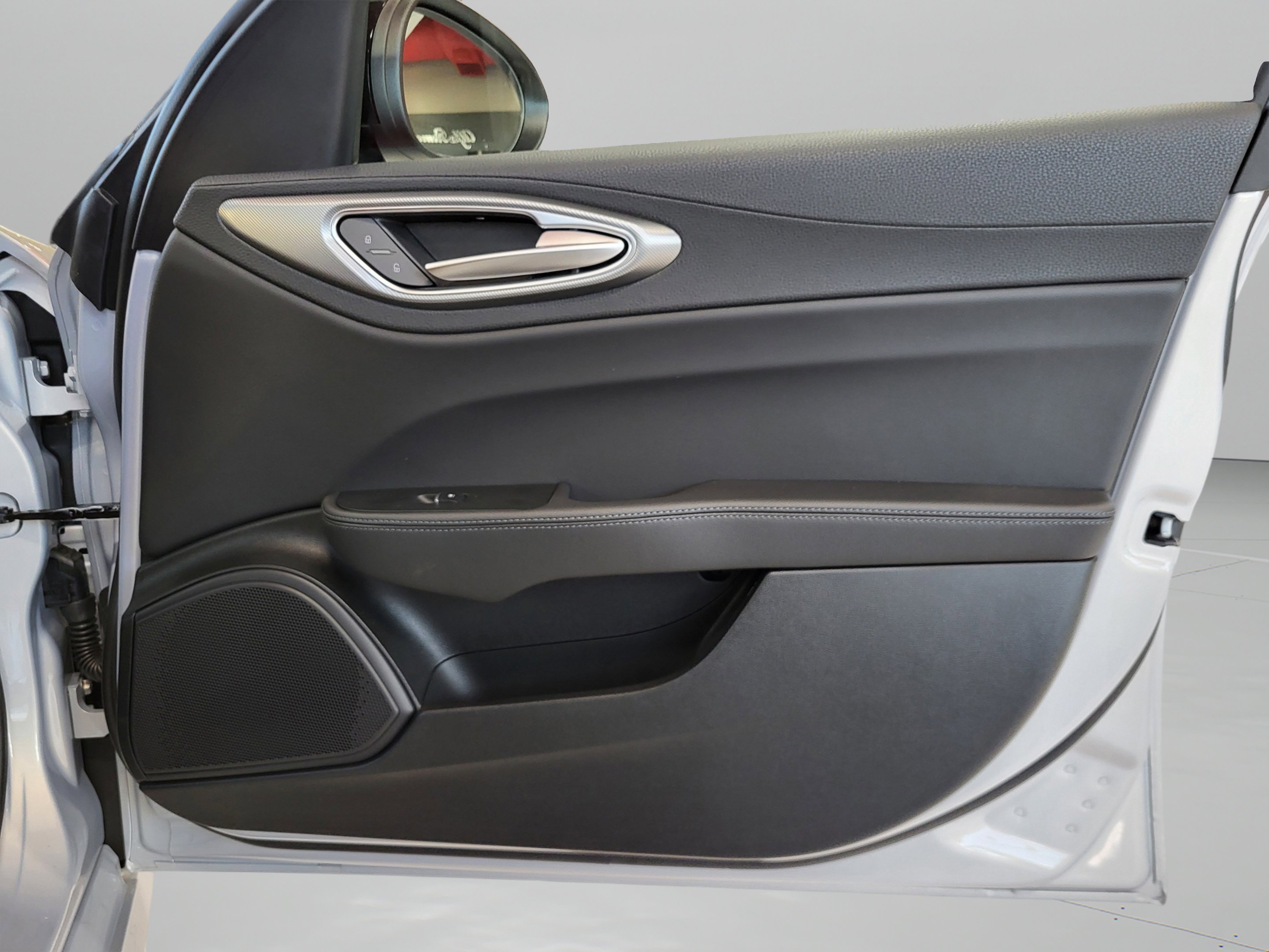 New 2025 Moonlight Gray Metallic Alfa Romeo  image 33