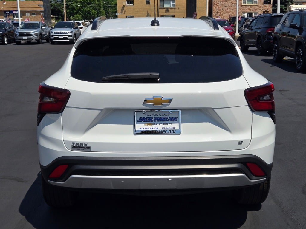 2025 Chevrolet Trax LT - Photo 11