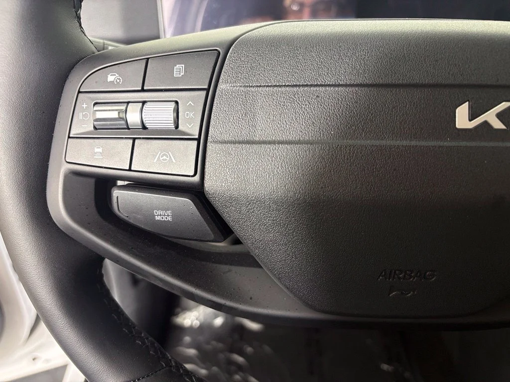 New 2027 Glacial White Pearl Kia LX image 24