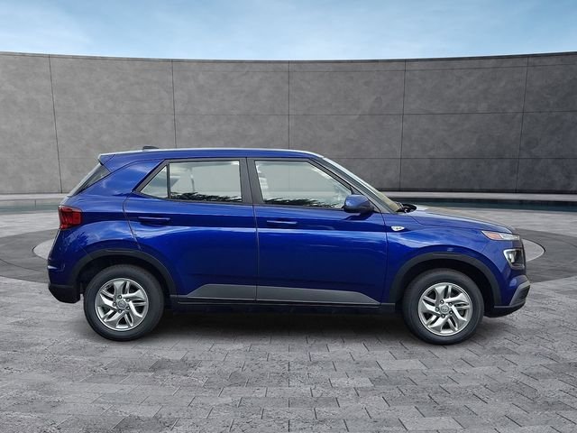 Used 2022 Blue Hyundai SE image 12