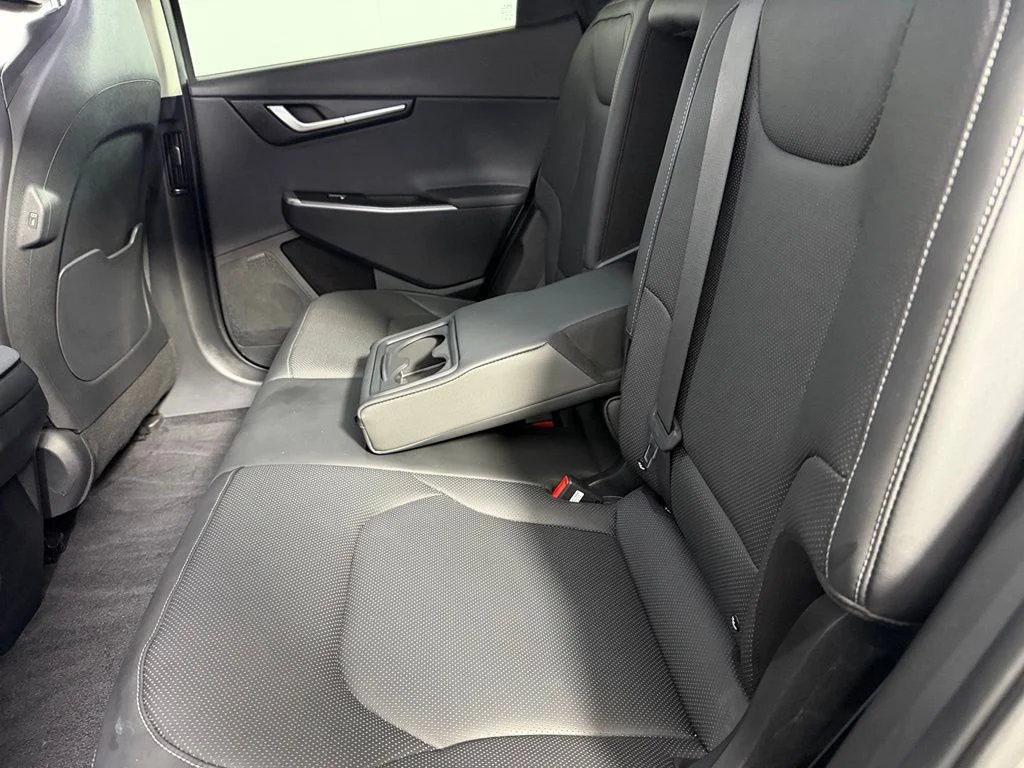 Used 2024 Steel Gray Kia Wind image 27