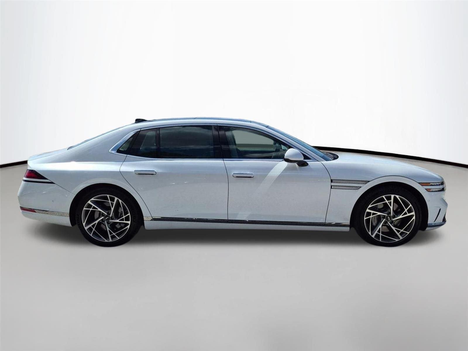 Used 2025 Uyuni White Genesis 3.5T image 4