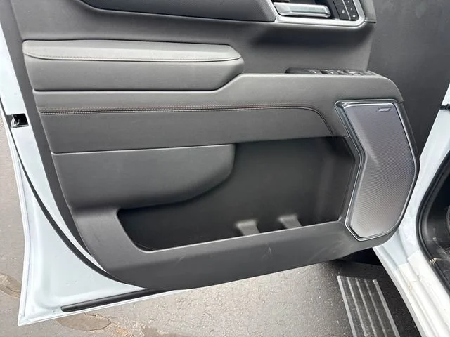 New 2026 Polar White Tricoat Chevrolet High Country image 12