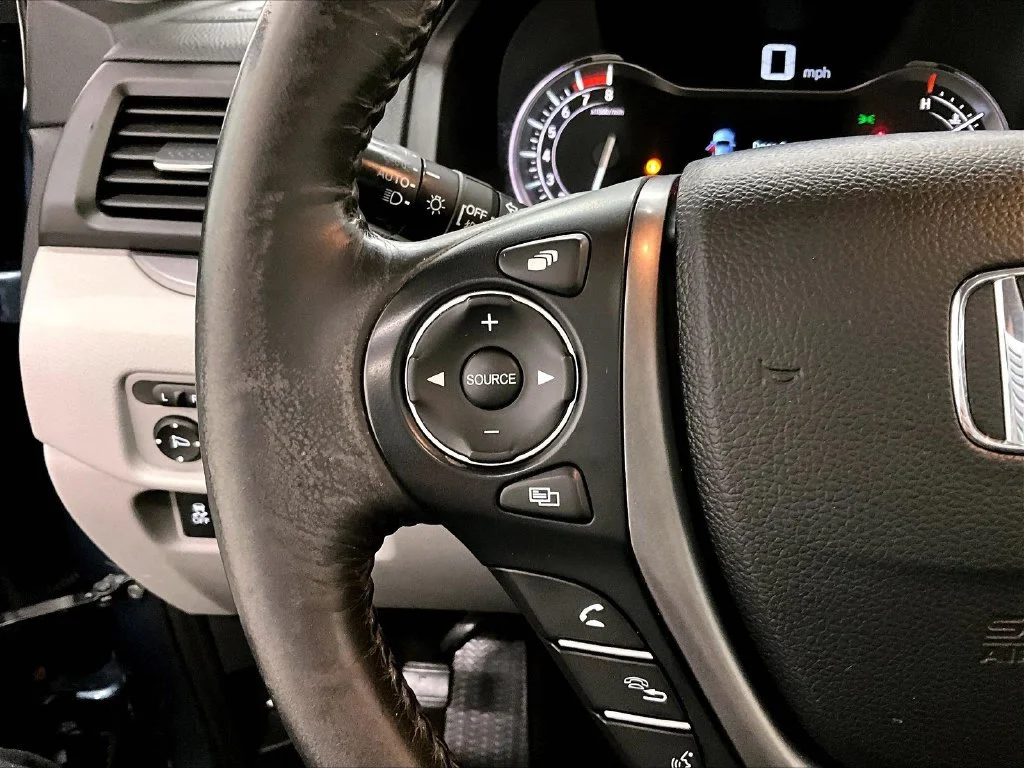 Used 2018 Blue Honda EX-L image 11