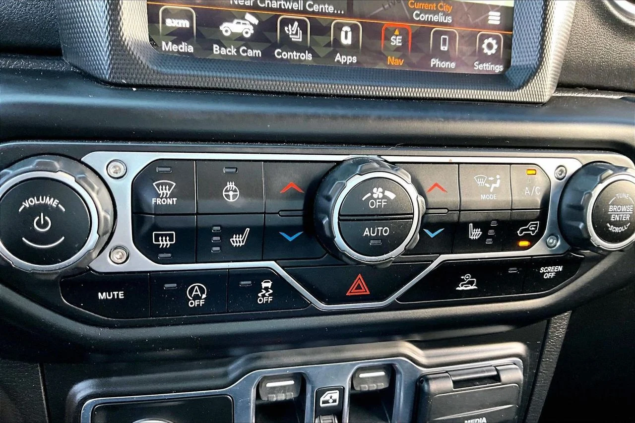 Used 2021 Black Jeep Sahara image 17