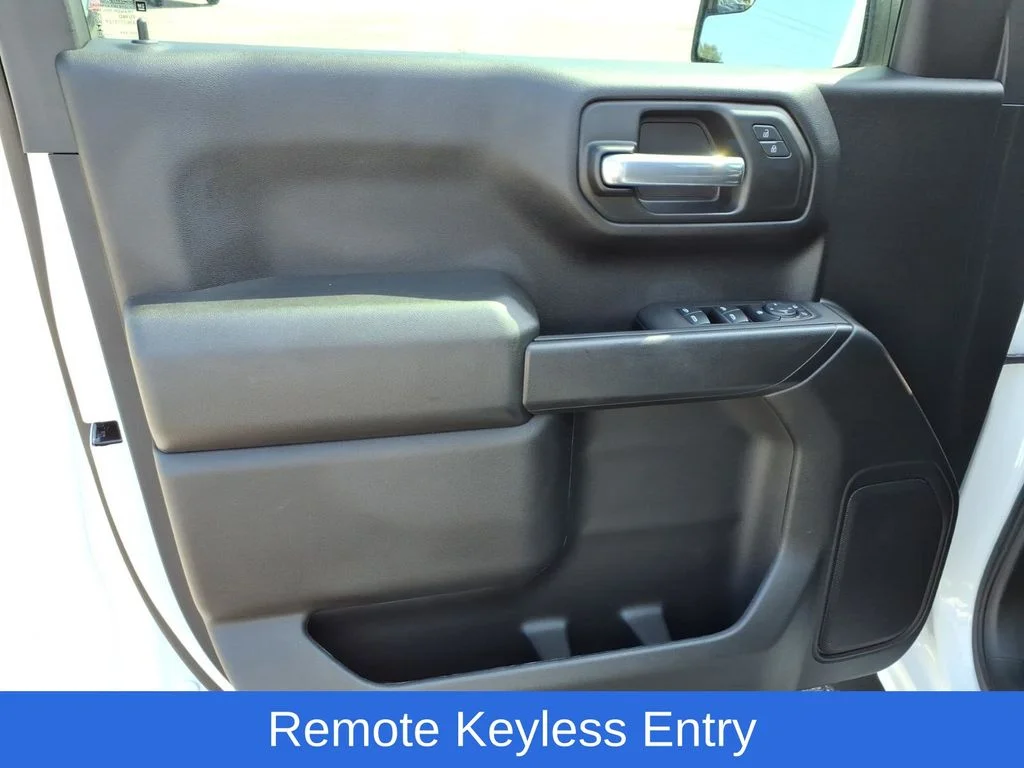 Used 2025 White Chevrolet Custom image 19
