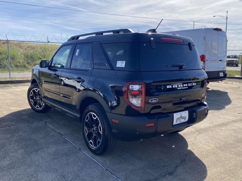 New 2025 Shadow Black Ford Outer Banks® image 5
