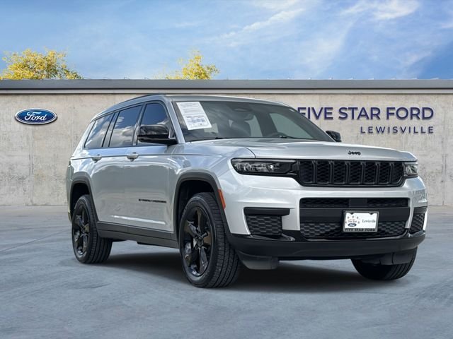 Used 2023 Silver Jeep Altitude image 1