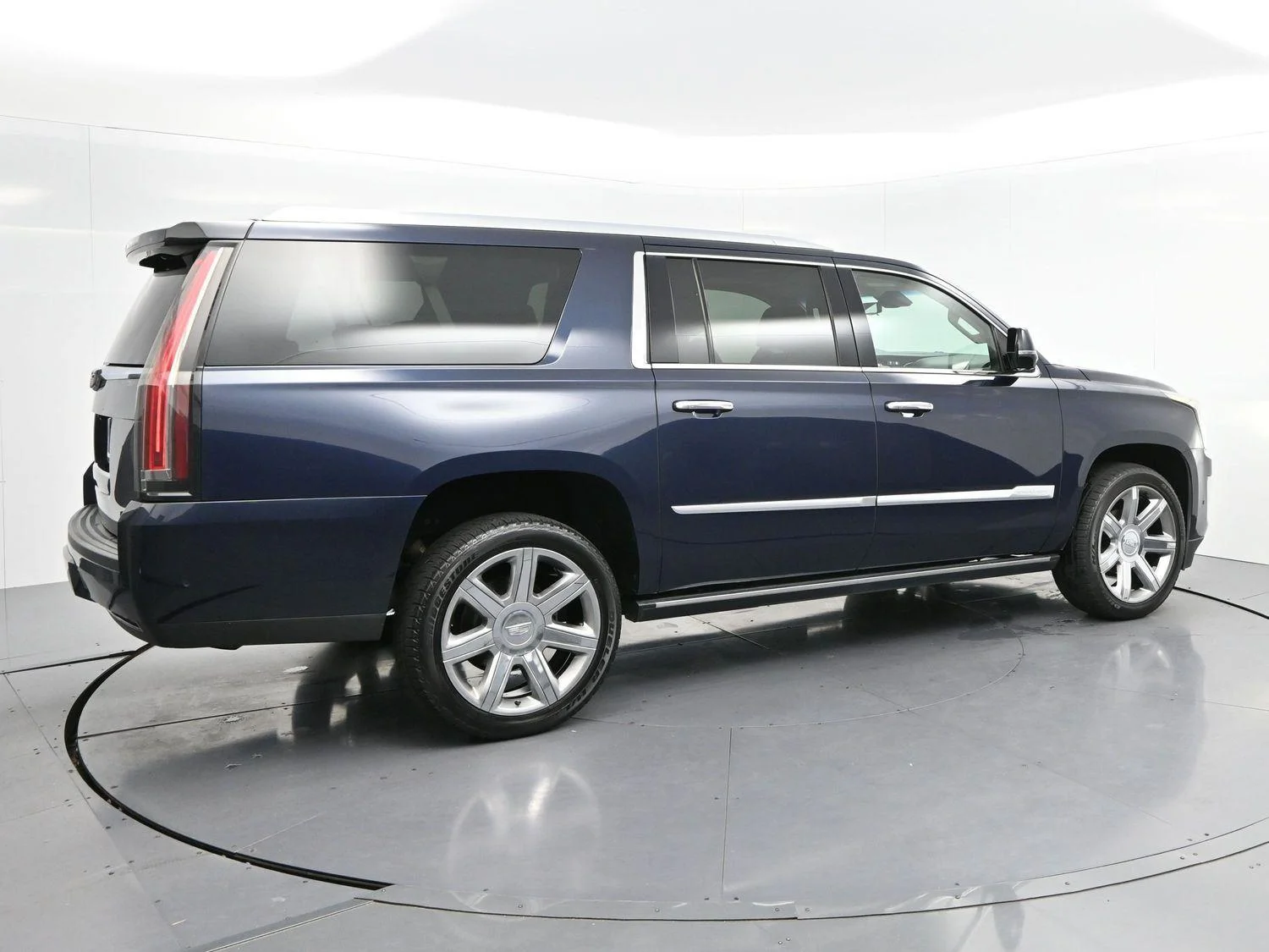 Used 2019 DARK ADRIATIC BLUE METALLIC Cadillac Premium Luxury image 7