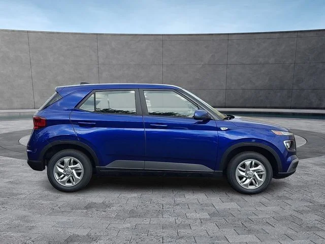 Used 2022 Blue Hyundai SE image 12