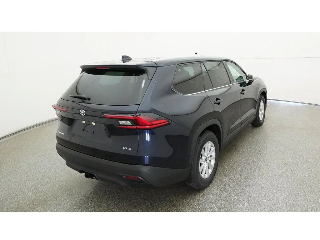 Used 2025  Toyota XLE image 10