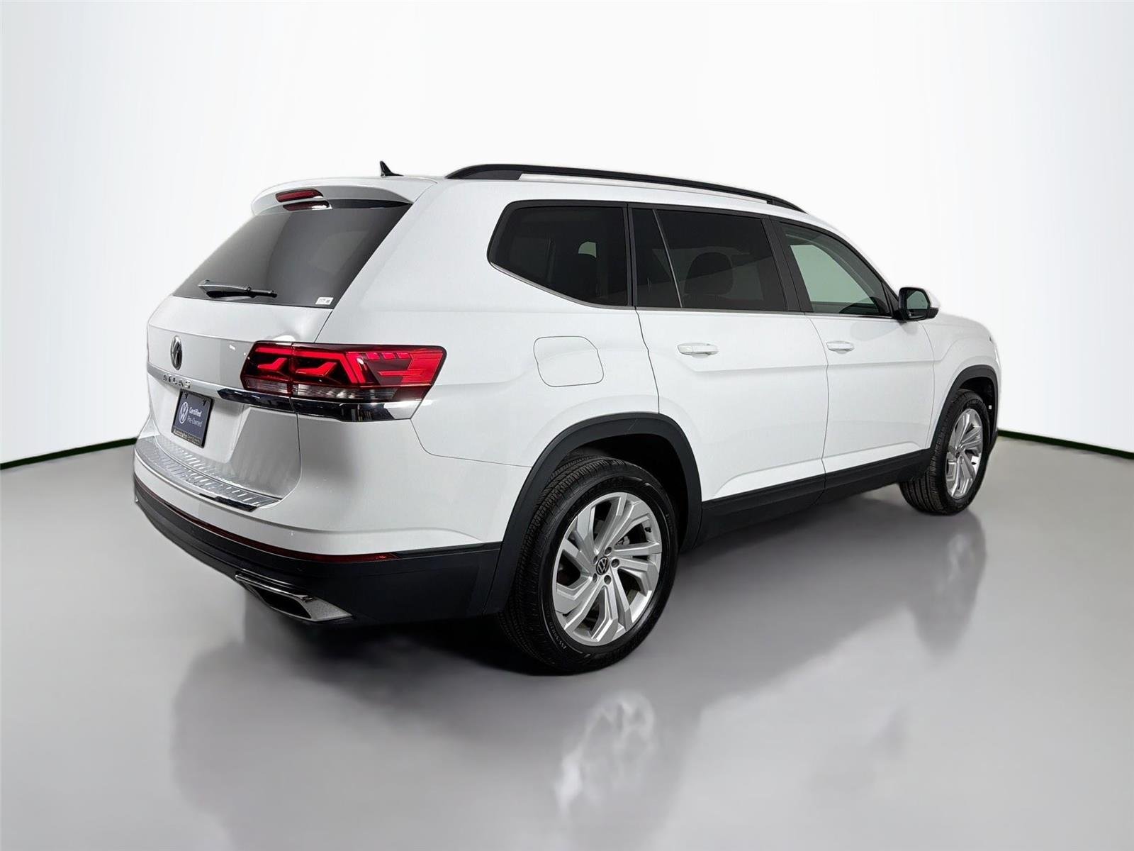 Certified Used 2023  Volkswagen 2.0T SE w/Technology image 5