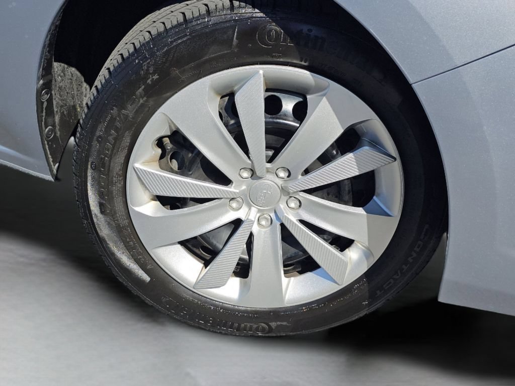 Used 2023 Ice Silver Metallic Subaru Base image 18