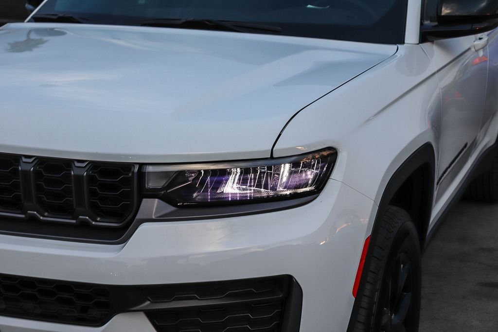 New 2026 Bright White Clearcoat Jeep Altitude image 5