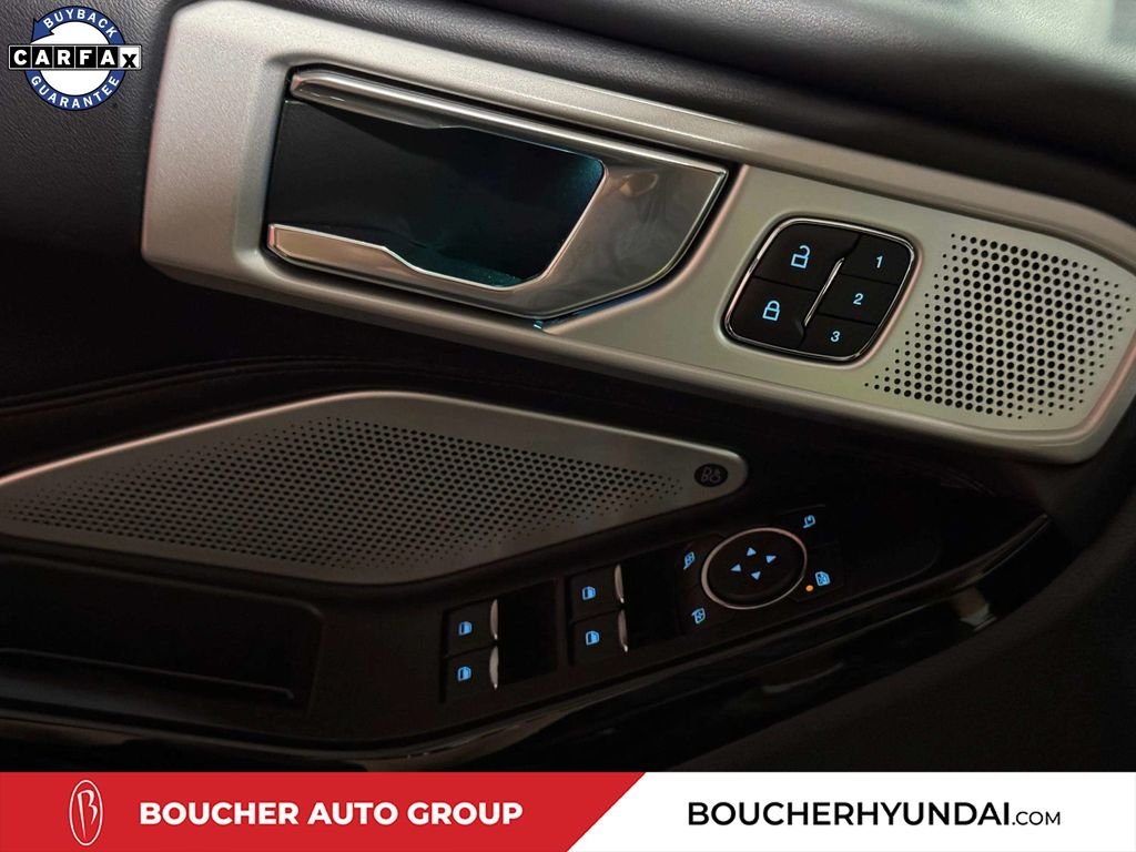 Used 2021 Black Metallic Ford Platinum image 20