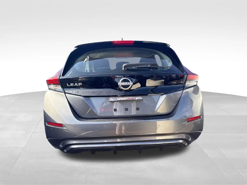Used 2023 Gray Nissan S image 3