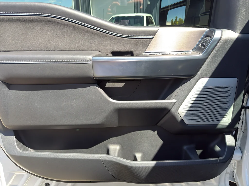 Used 2025 Star White Ford Platinum image 16