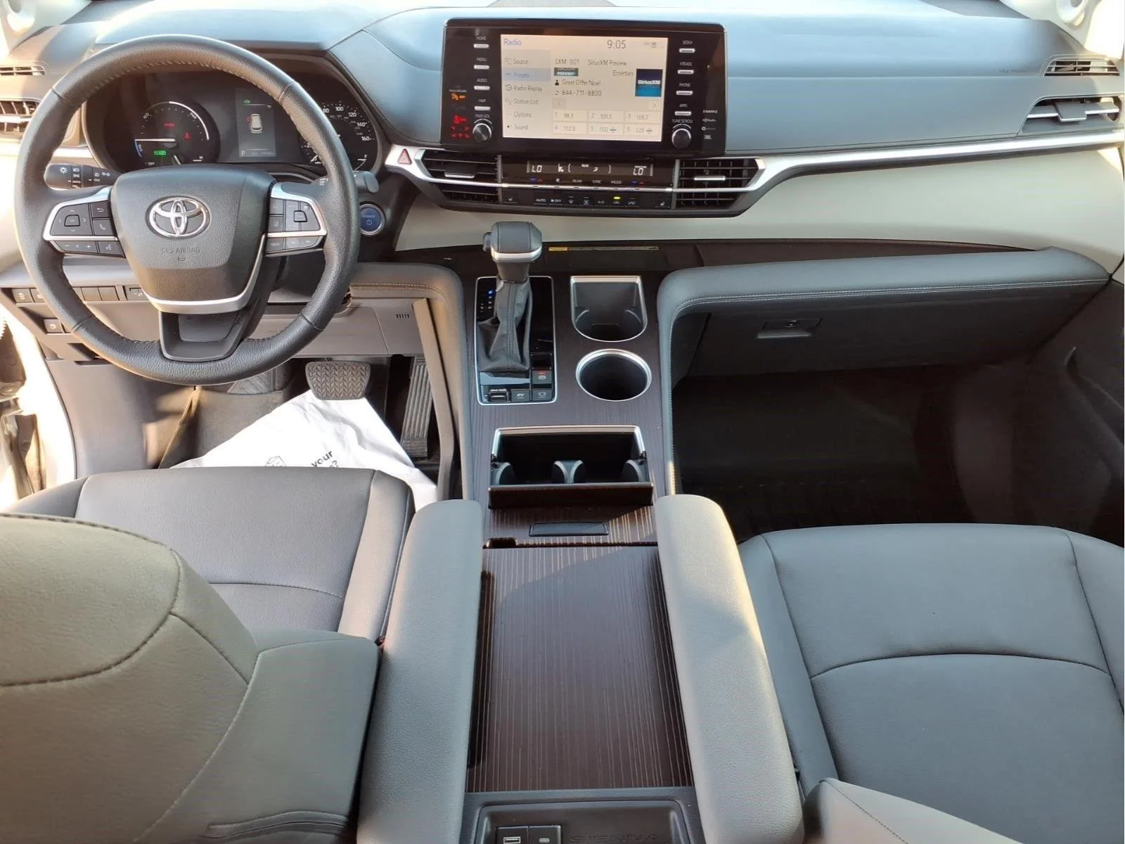 Used 2023 Celestial Silver Metallic Toyota XLE 7-Passenger image 15