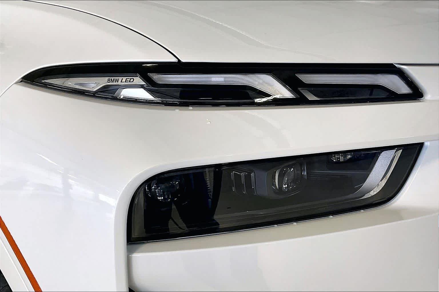 New 2027 Mineral White Metallic BMW xDrive40i image 13