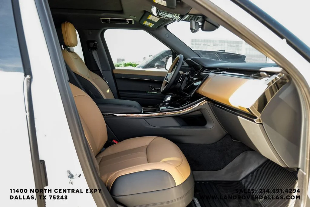 New 2026 Fuji White Land Rover Dynamic SE image 31