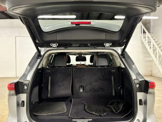 Used 2021 Silver Toyota XLE image 24