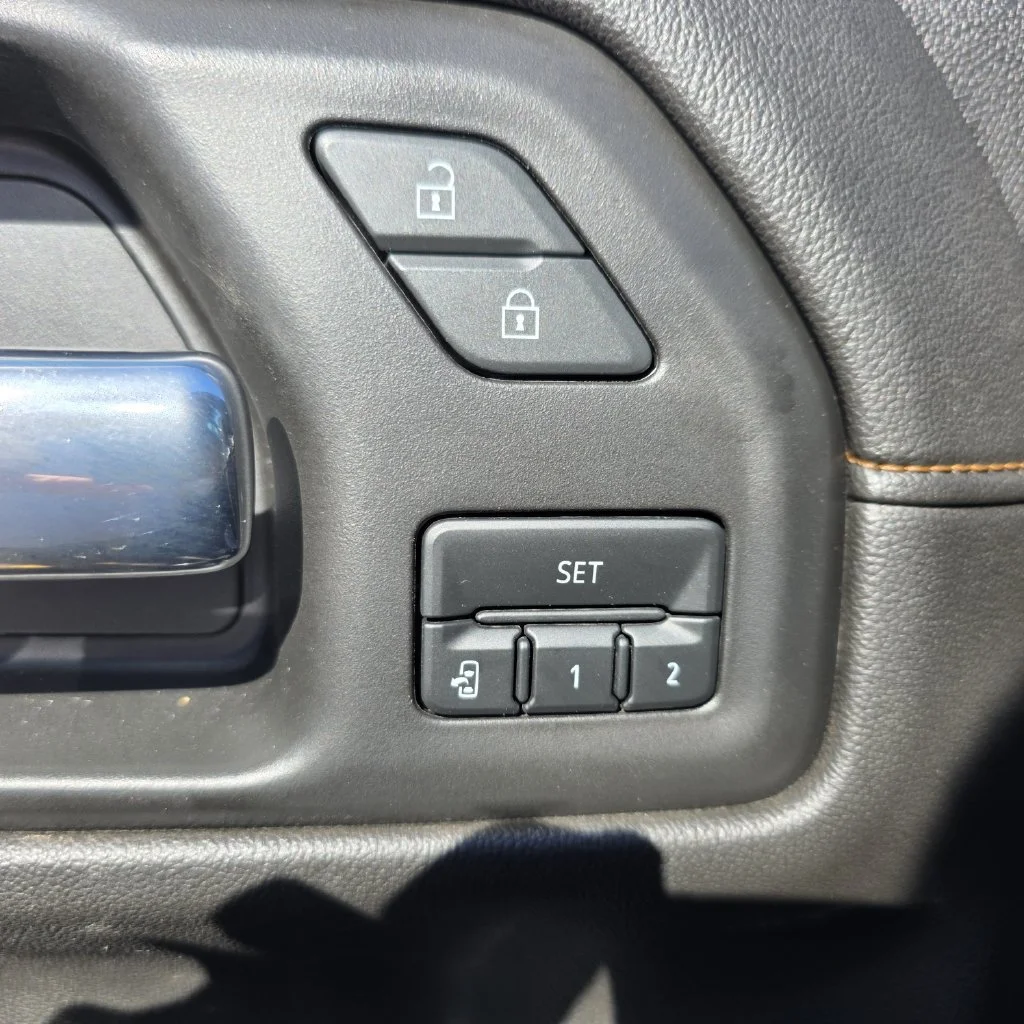 Used 2022 ONYX BLACK GMC AT4 image 23