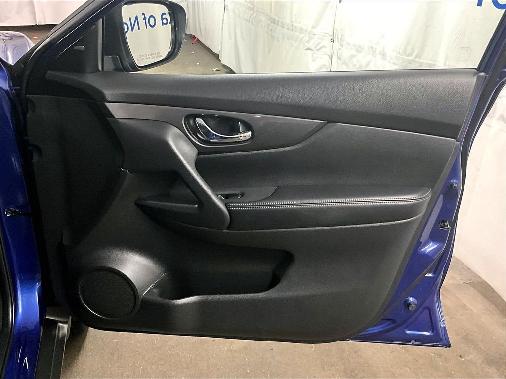Used 2020 Blue Nissan SV image 11