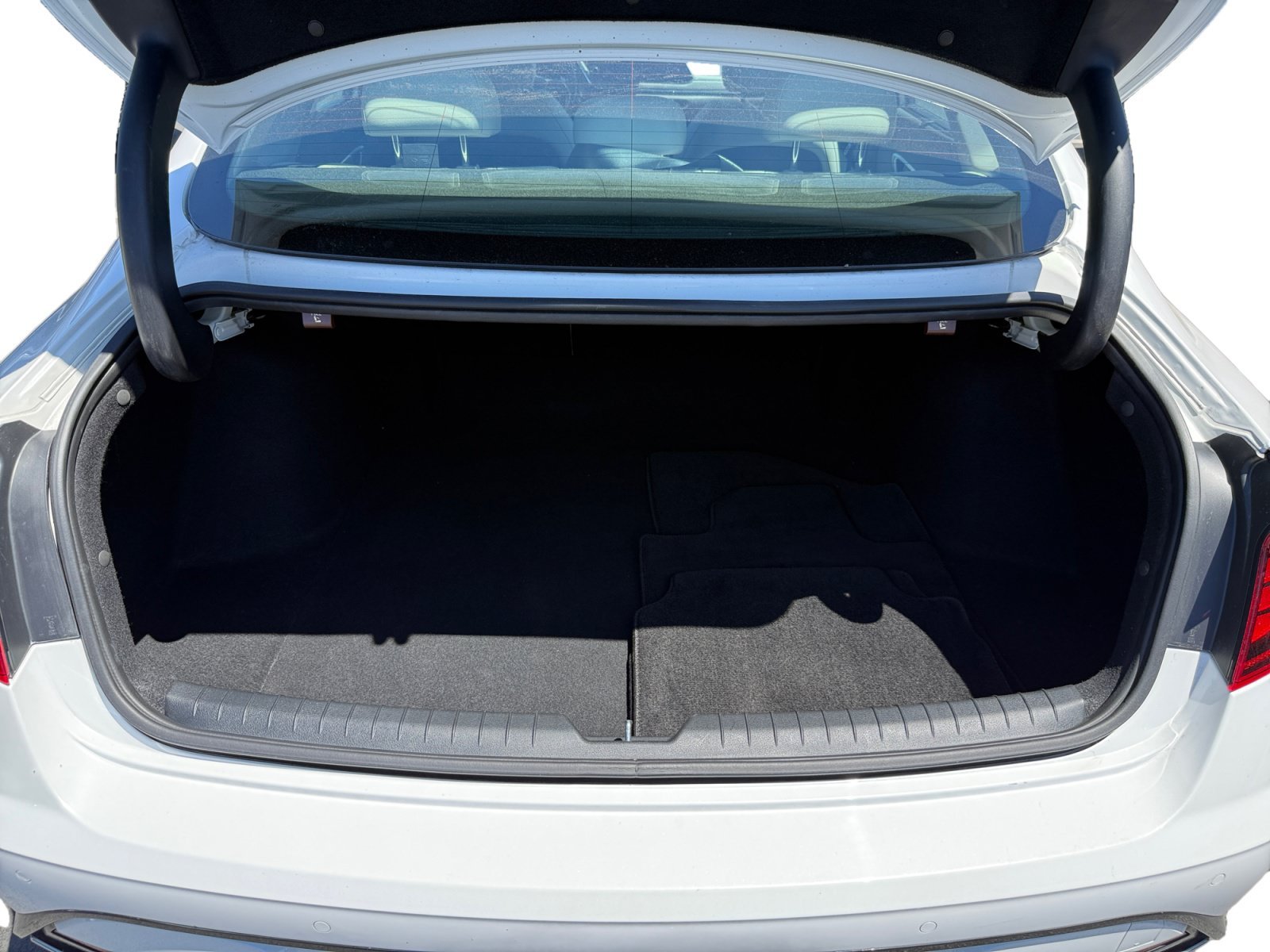 Used 2022 White Hyundai Limited image 17