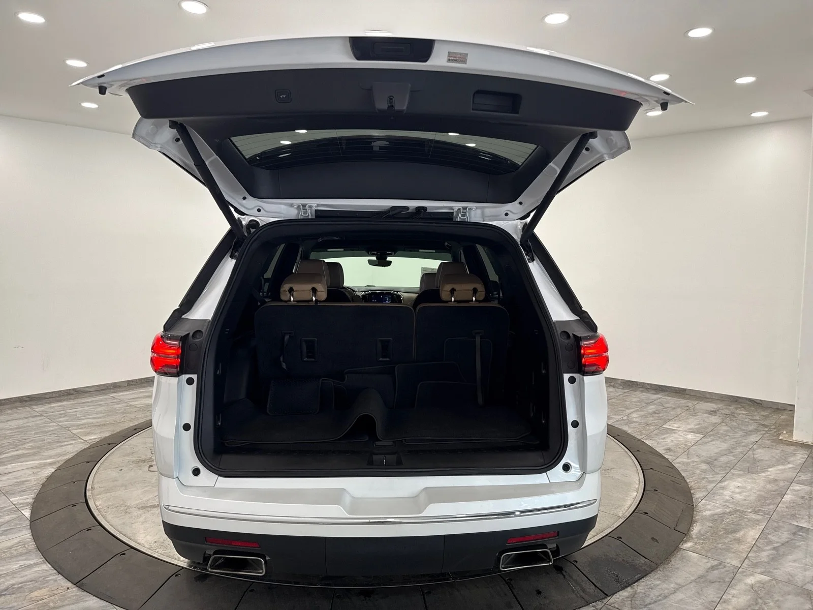 Used 2023 Iridescent Pearl Tricoat Chevrolet Premier FWD image 43