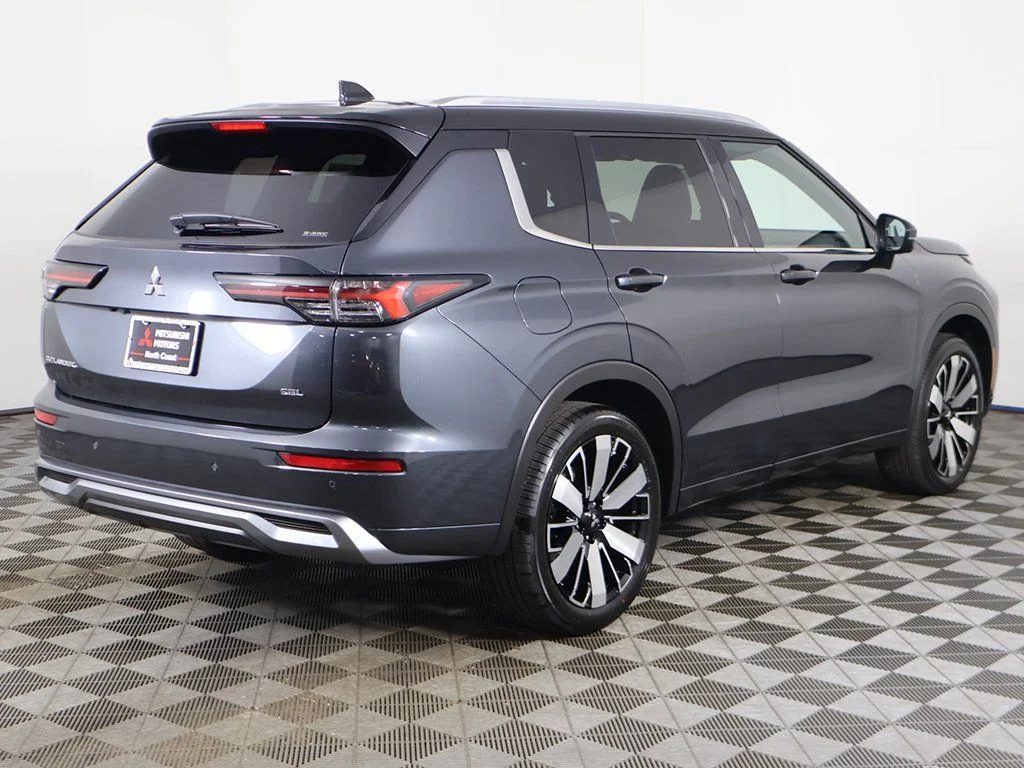 2025 Mitsubishi Outlander SEL - Photo 15